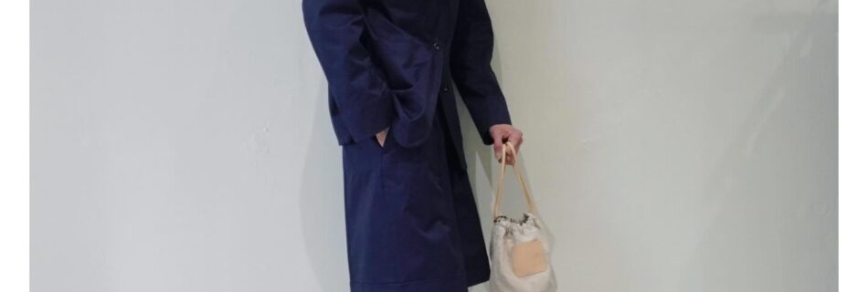 àpartir  styling_Scye_Sanders_JohnSmedleyネイビーの使い方はホワイトだけではない。