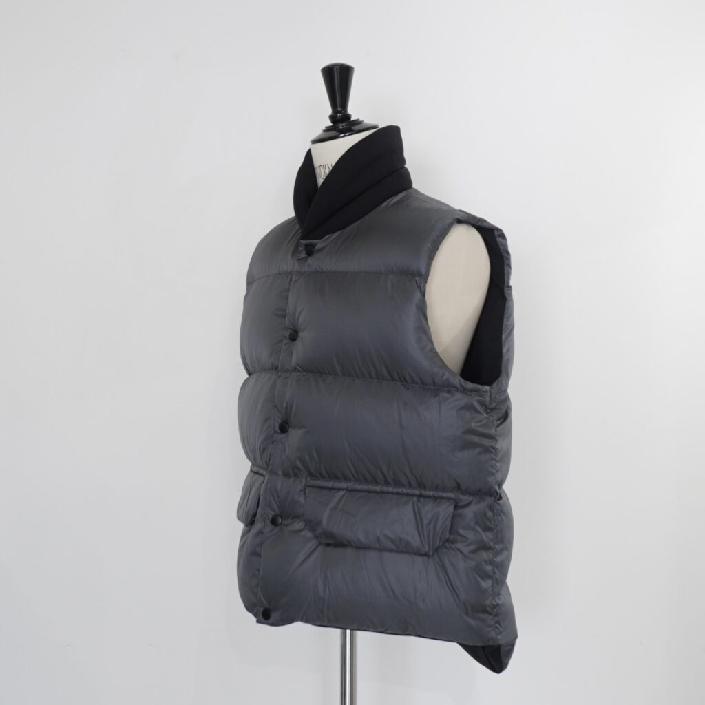 Scye Nylon Stretch Reversible Down Vest | スポーティー＆シックなリバーシブルダウンベストが登場